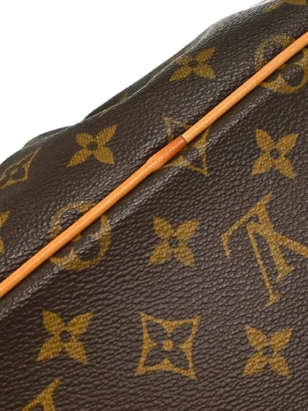 Louis Vuitton outside 	ab